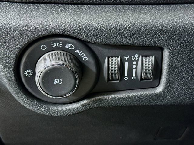 New 2026 Chrysler Pacifica Select w/ S Appearance Package image 10