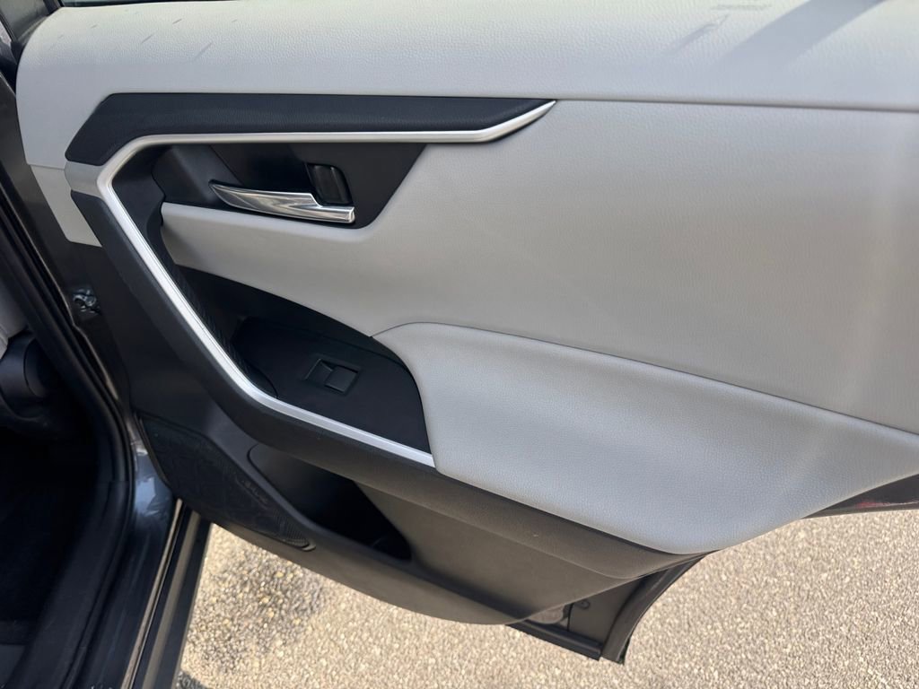 Used 2021 Toyota RAV4 XLE image 24