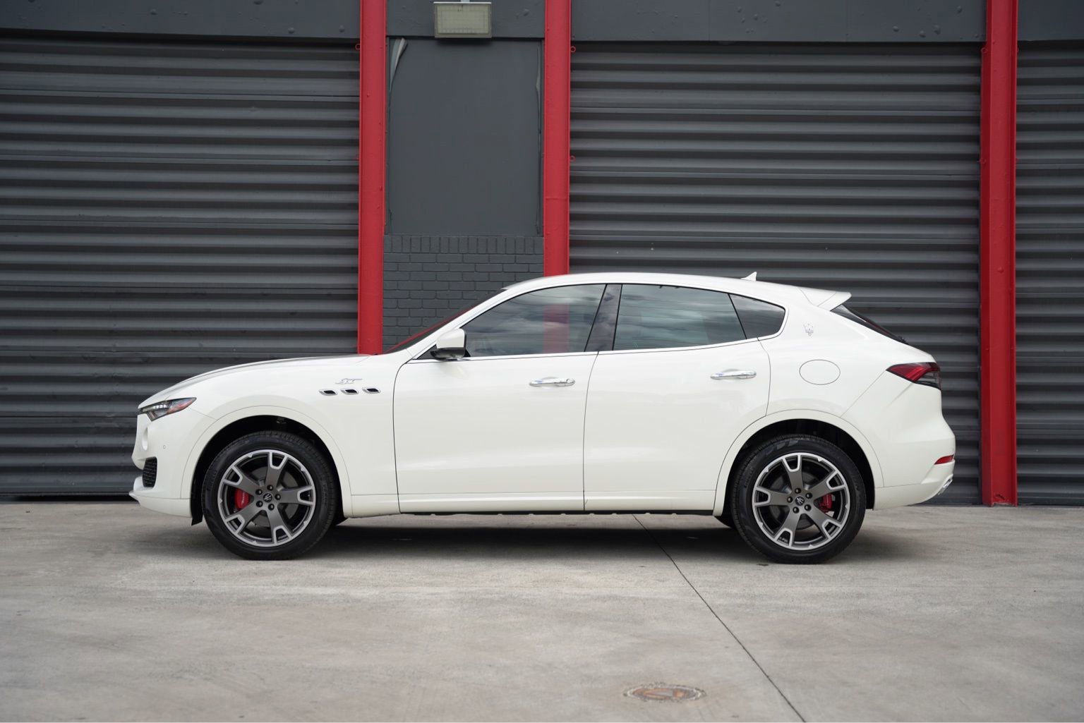 Used 2023 Maserati Levante GT AWD/4WD image 4