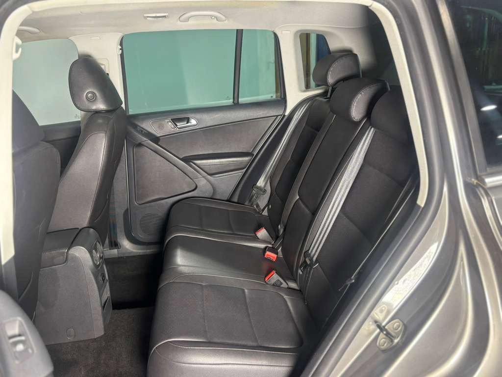 Used 2011 Volkswagen Tiguan S image 28