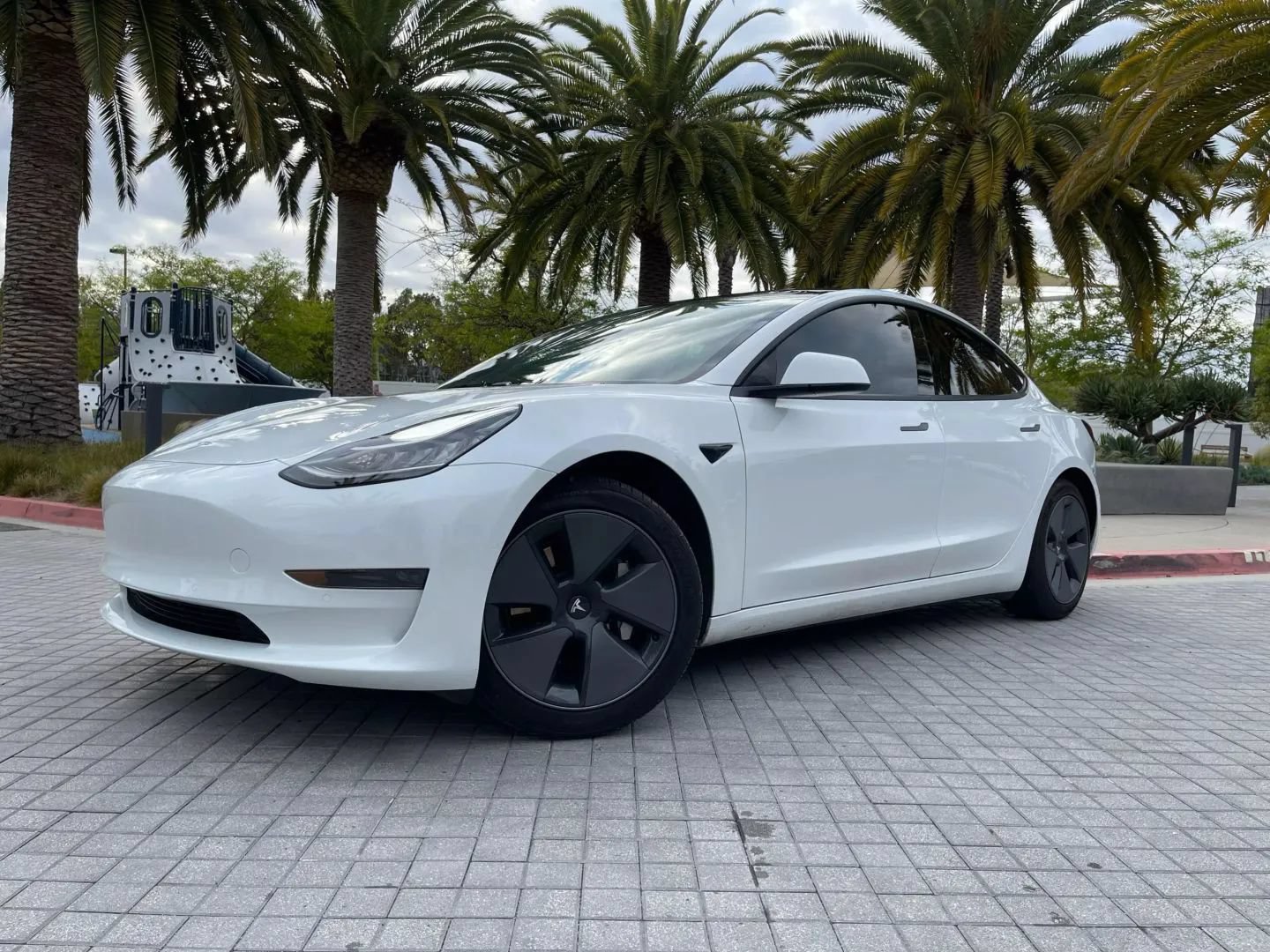 Used 2023 Tesla Model 3 Standard Range RWD image 4