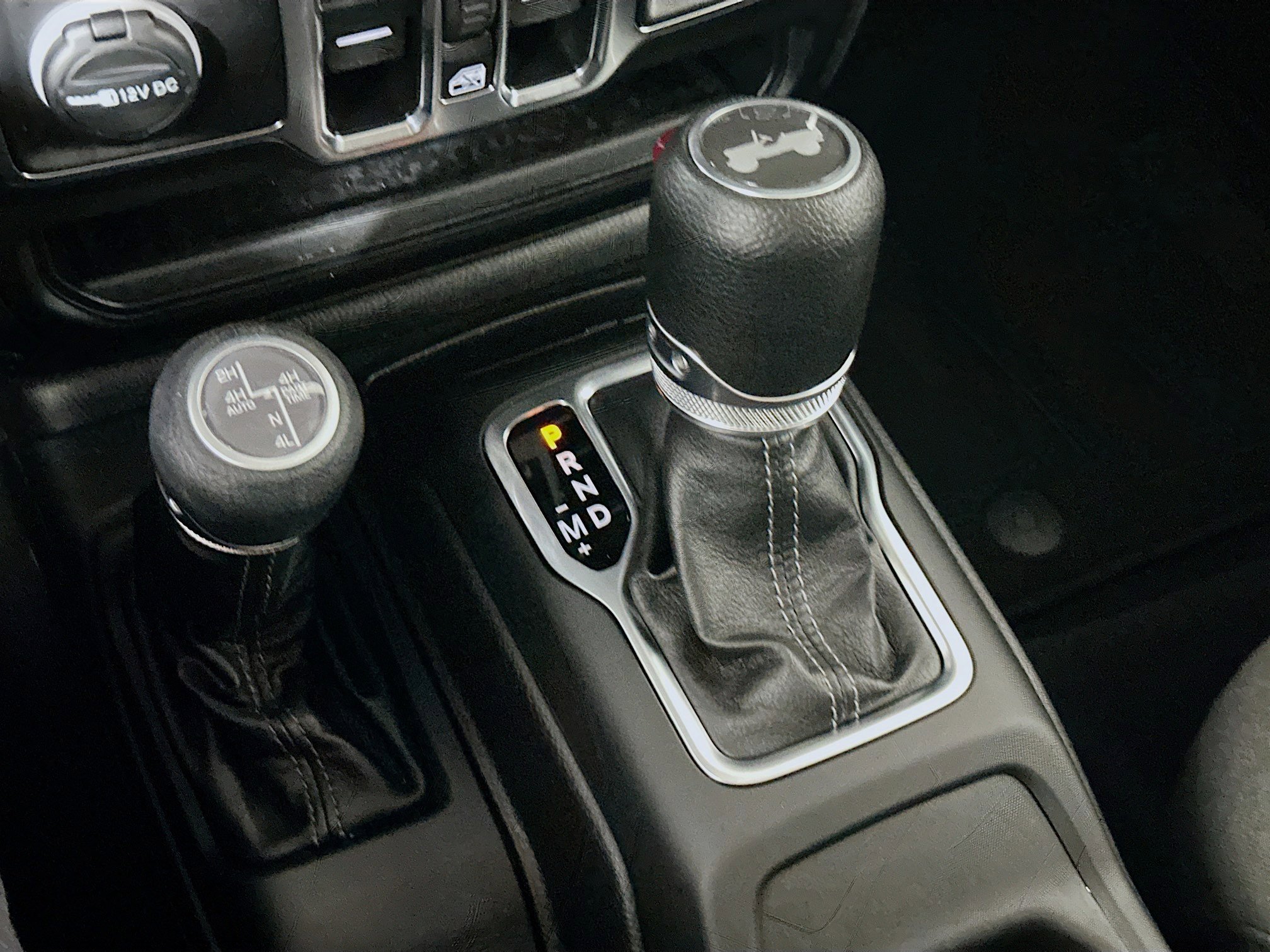 Used 2025 Jeep Wrangler Sahara image 24