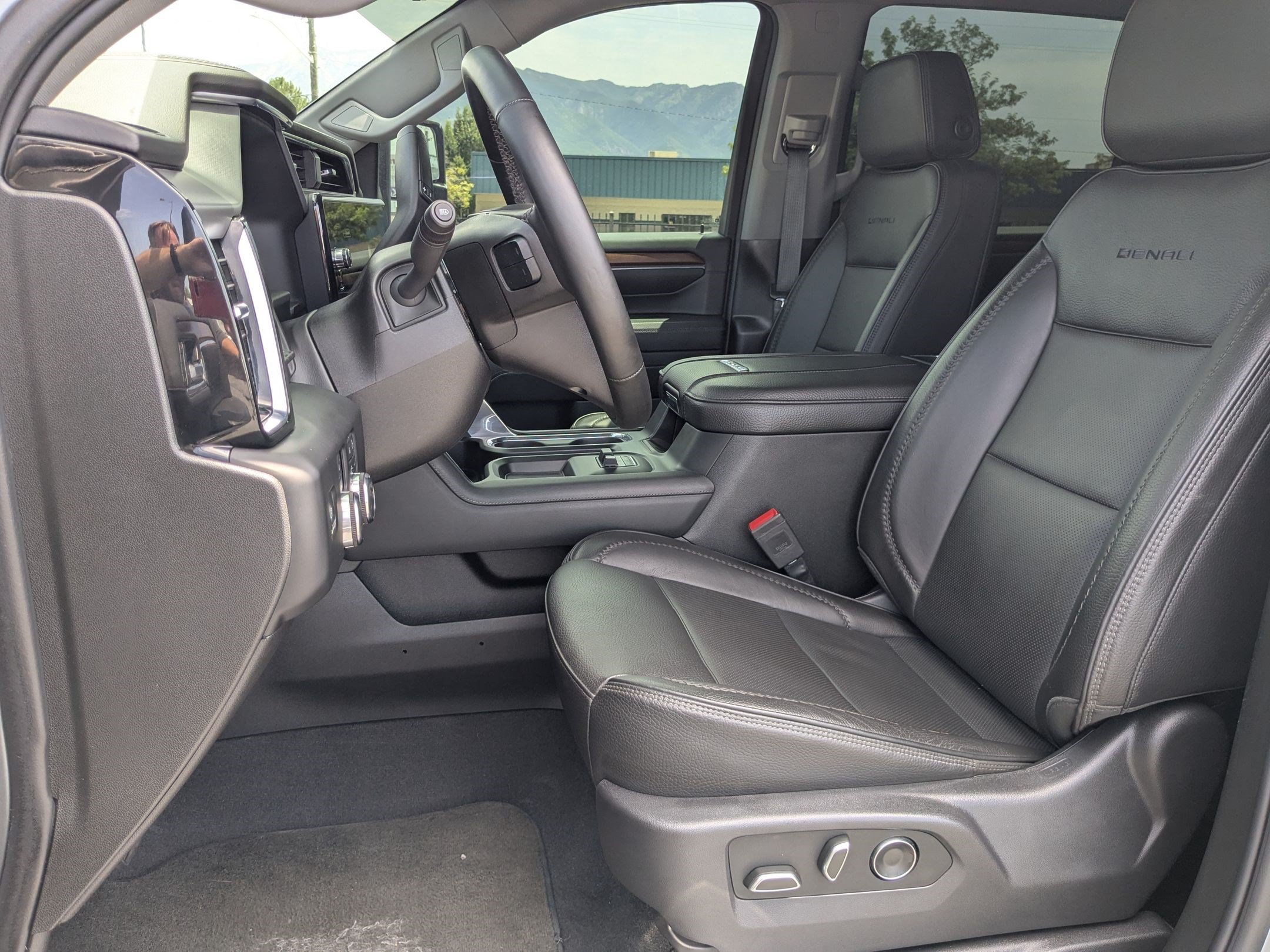 Used 2024 GMC Sierra 3500 Denali w/ Technology Package AWD/4WD image 30