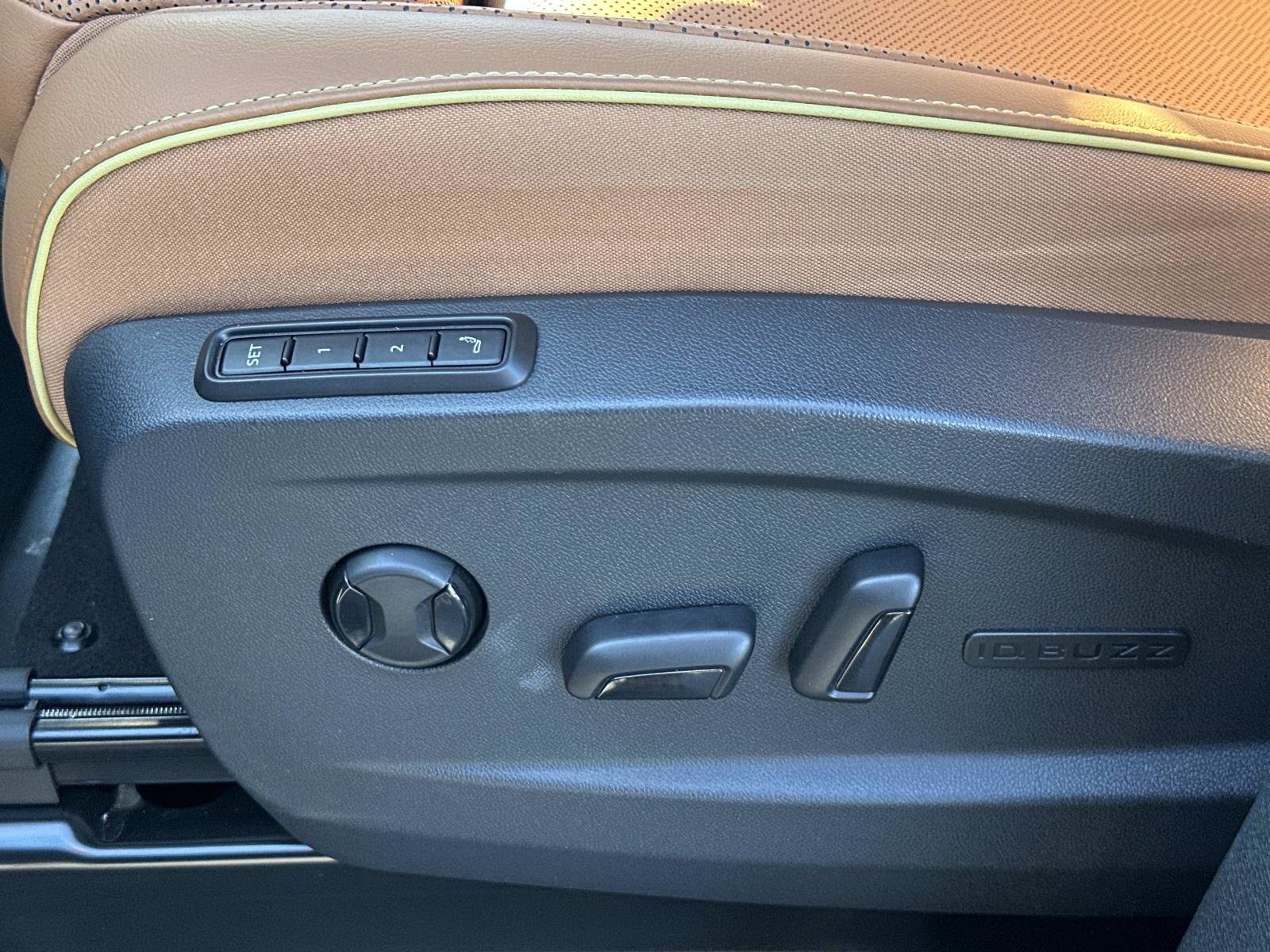 Certified 2025 Volkswagen ID. Buzz Pro S RWD image 21