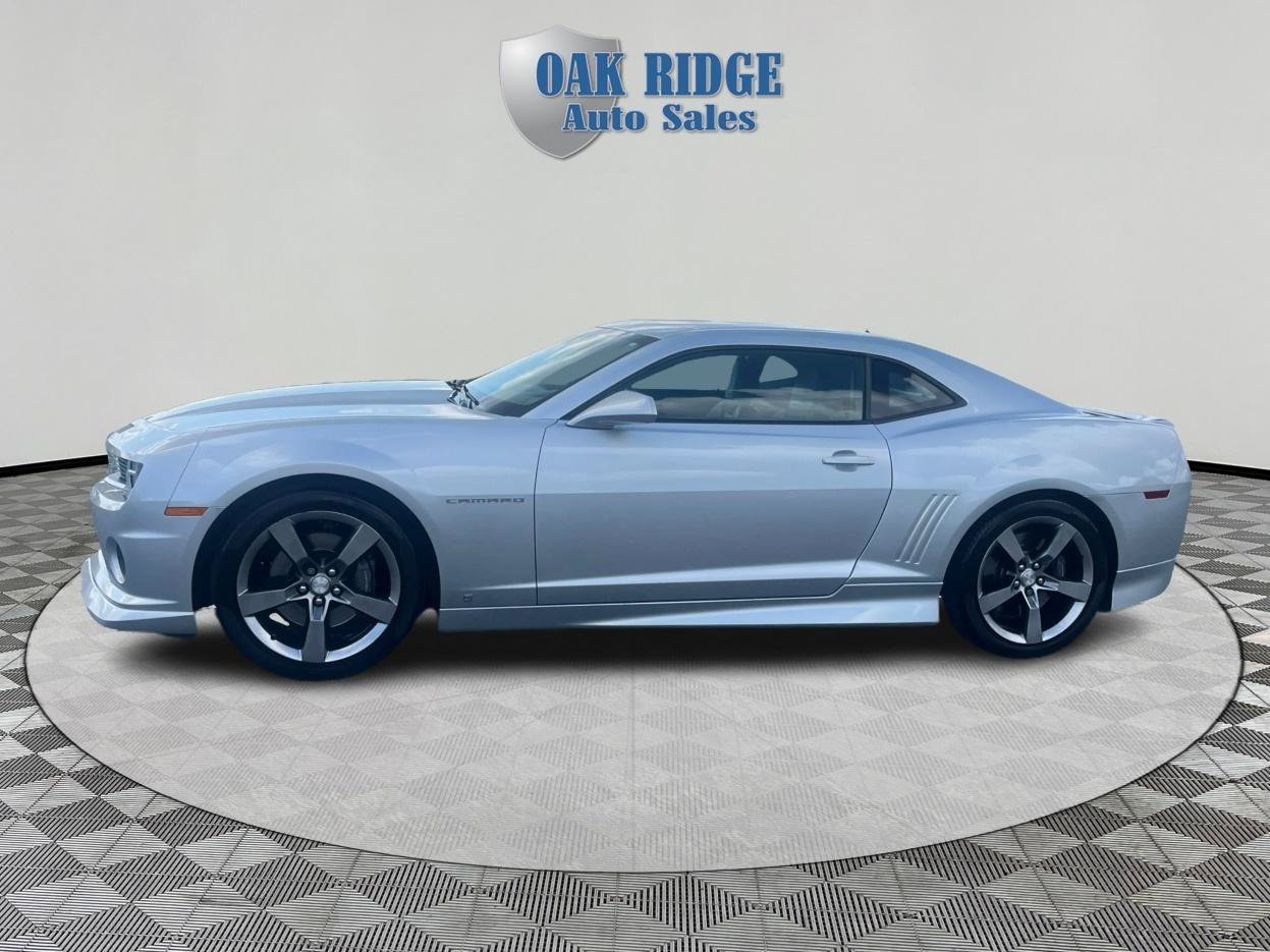 Used 2010 Chevrolet Camaro SS w/ LPO, Ground Effects Package RWD image 8