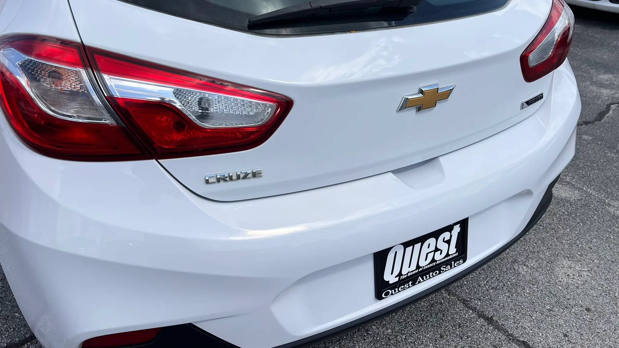 Used 2018 Chevrolet Cruze Premier FWD image 6