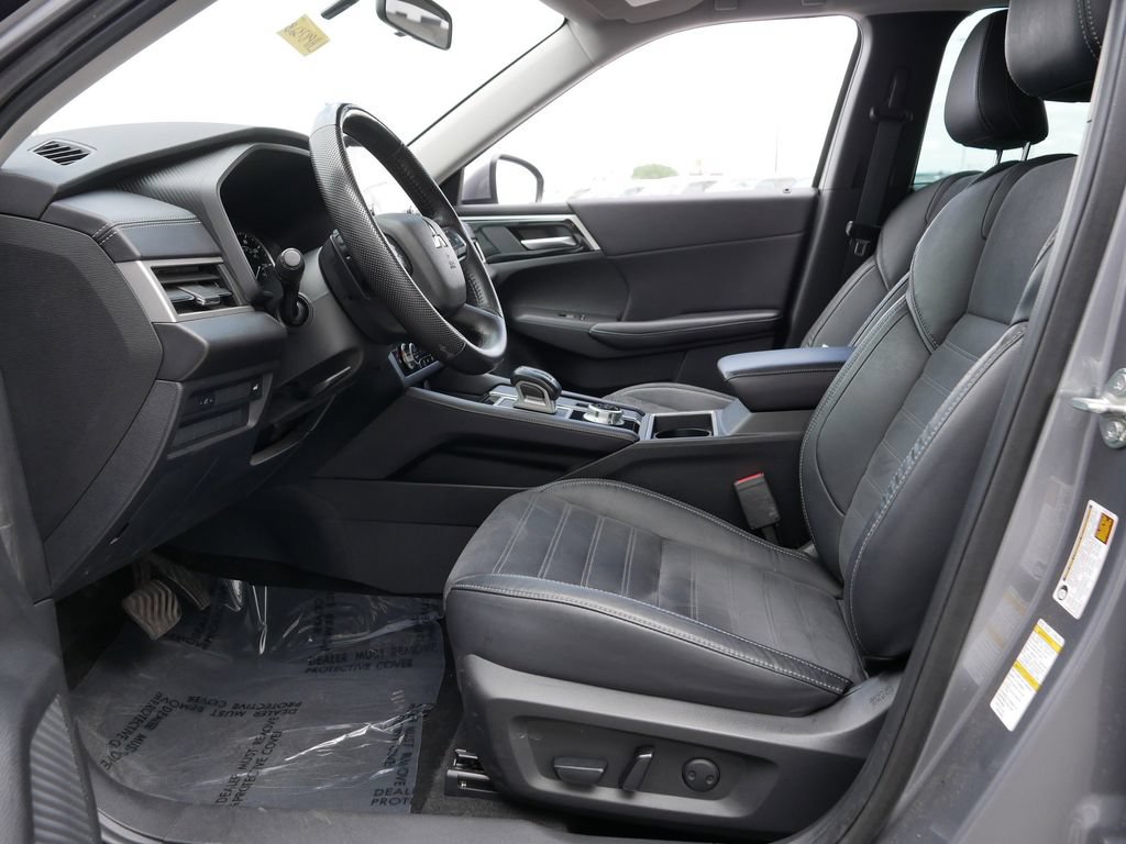Used 2023 Mitsubishi Outlander SE AWD/4WD image 13