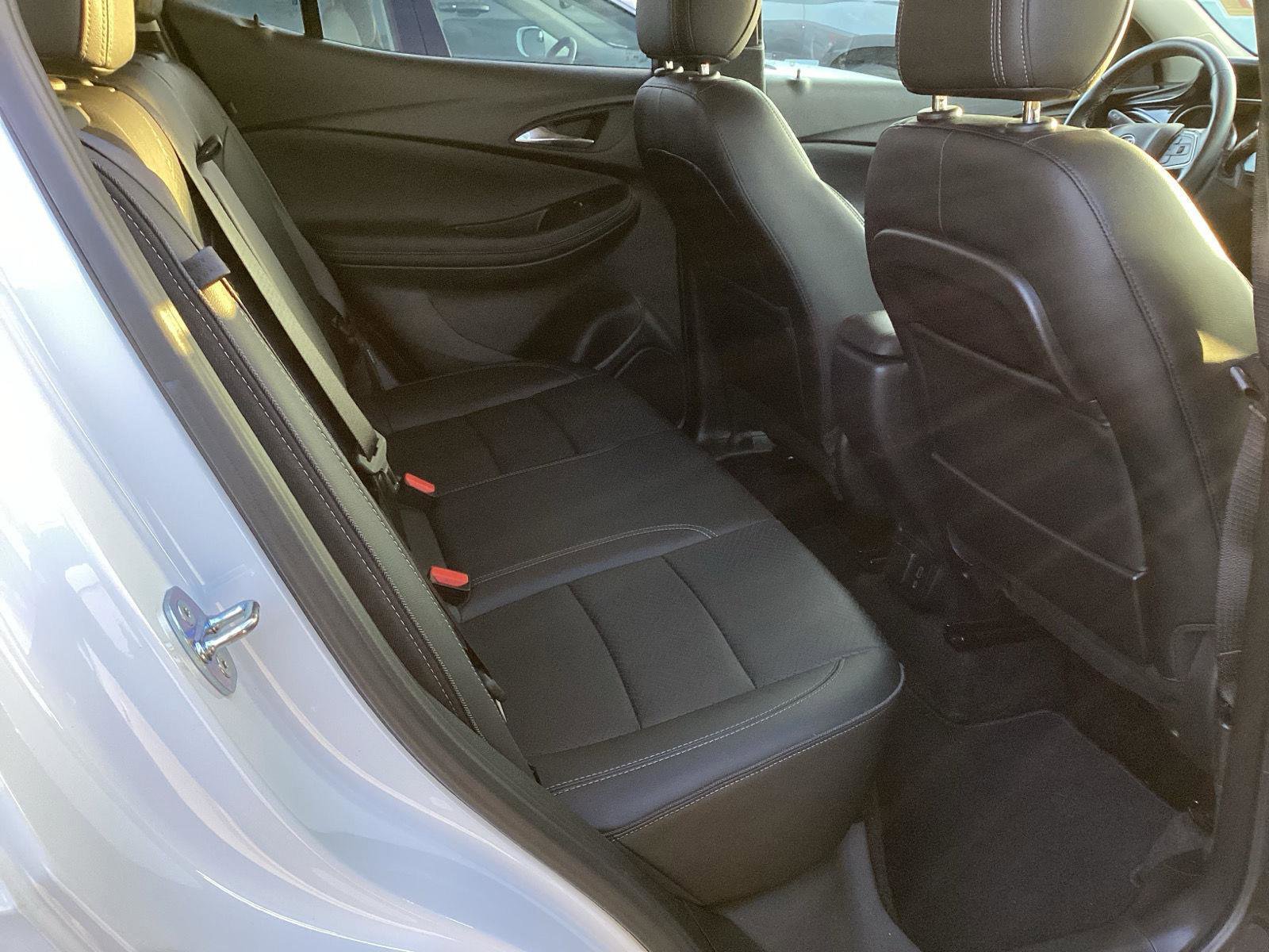 Used 2022 Buick Encore GX Essence FWD image 5
