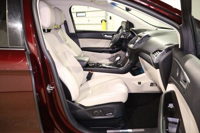 Used 2017 Ford Edge Titanium w/ Technology Package FWD image 30