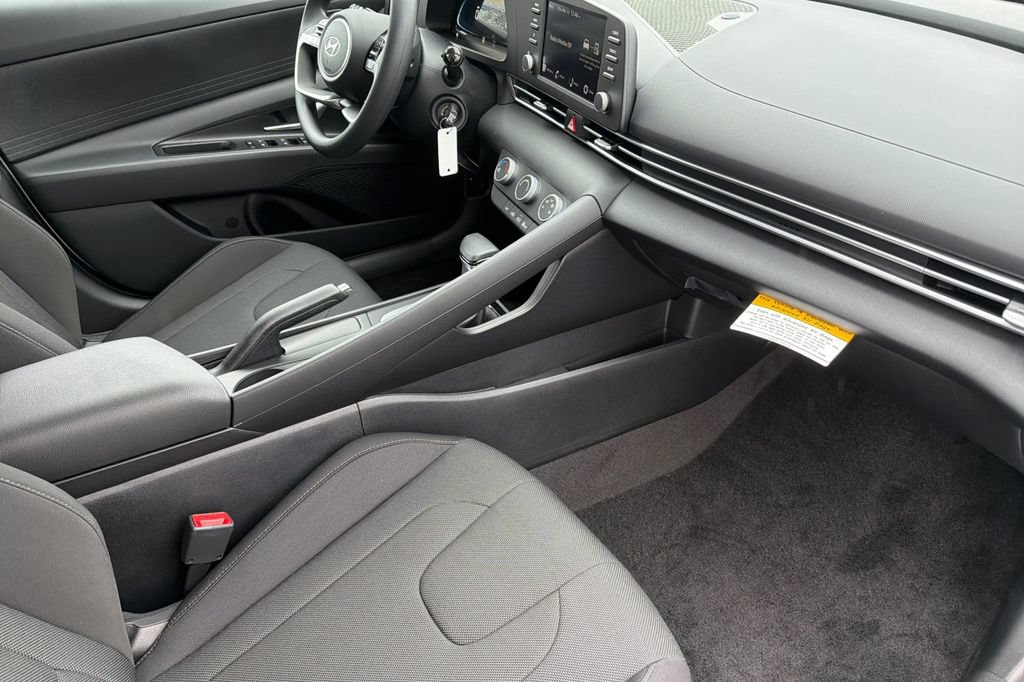 Certified 2026 Hyundai Elantra SE FWD image 13