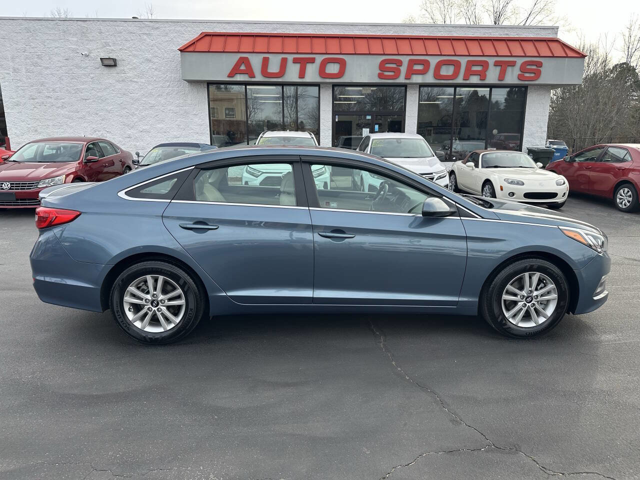 Used 2015 Hyundai Sonata SE w/ Option Group 09 FWD image 4
