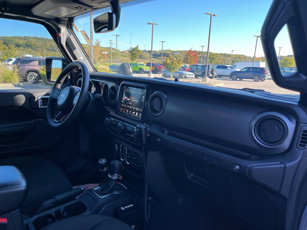Used 2023 Jeep Wrangler Unlimited Sport AWD/4WD image 29