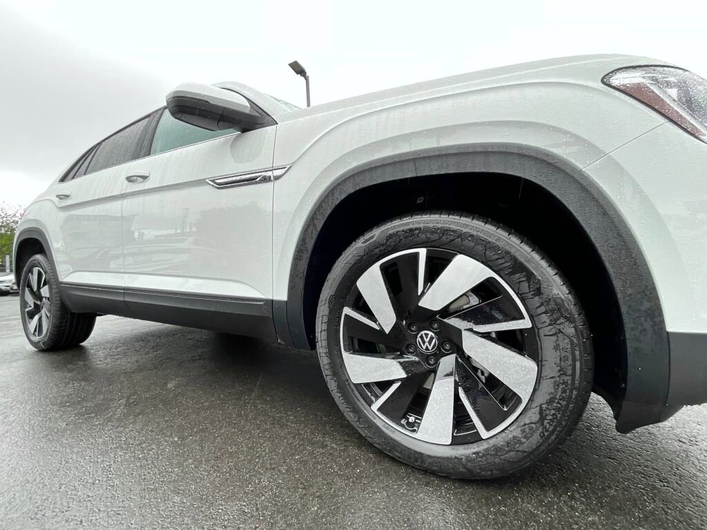 New 2025 Volkswagen Atlas Cross Sport SE image 11