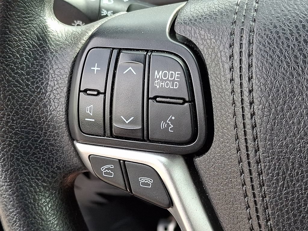 Used 2016 Toyota Highlander LE AWD/4WD image 21