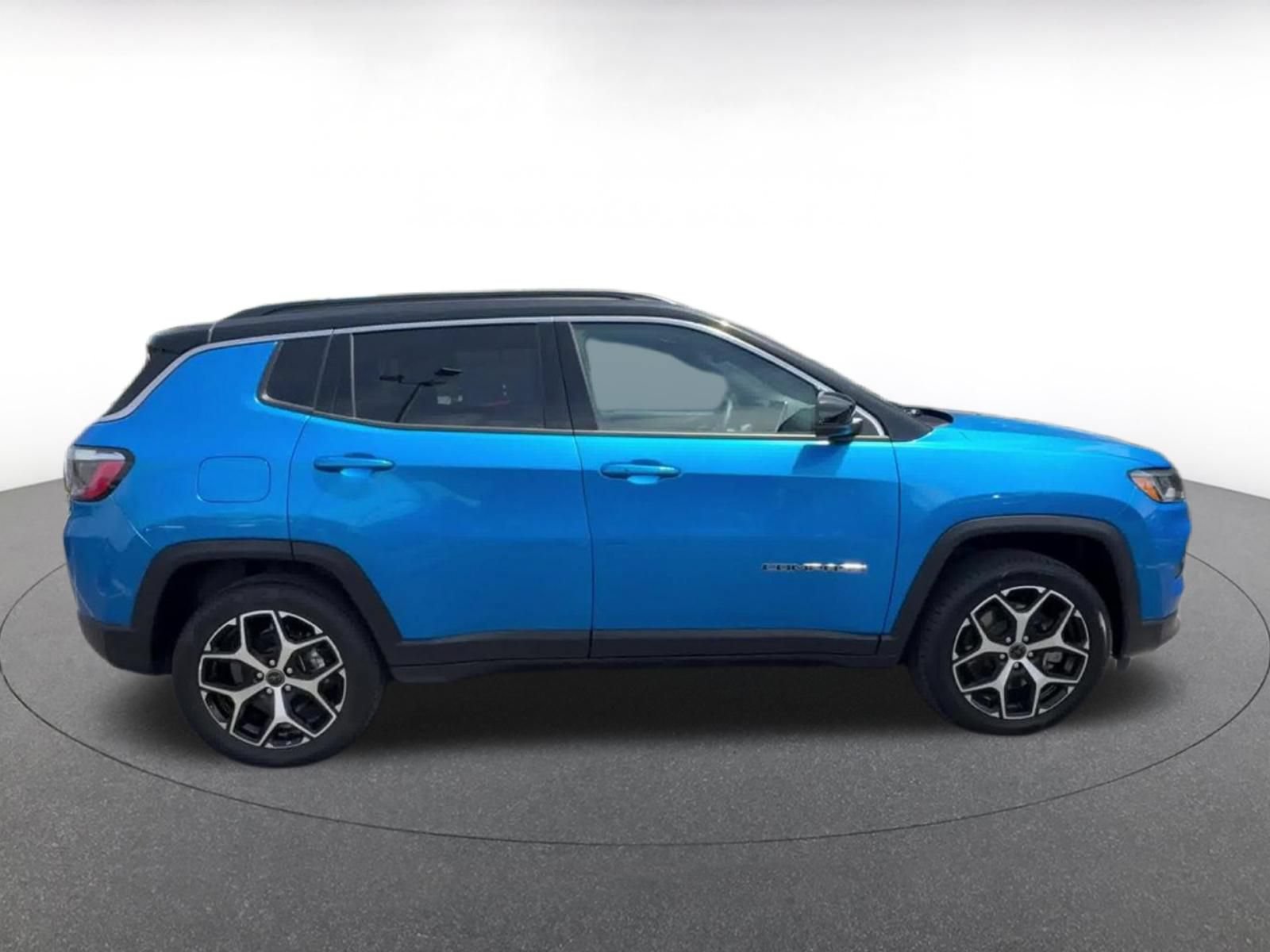 Used 2025 Jeep Compass Limited AWD/4WD image 16