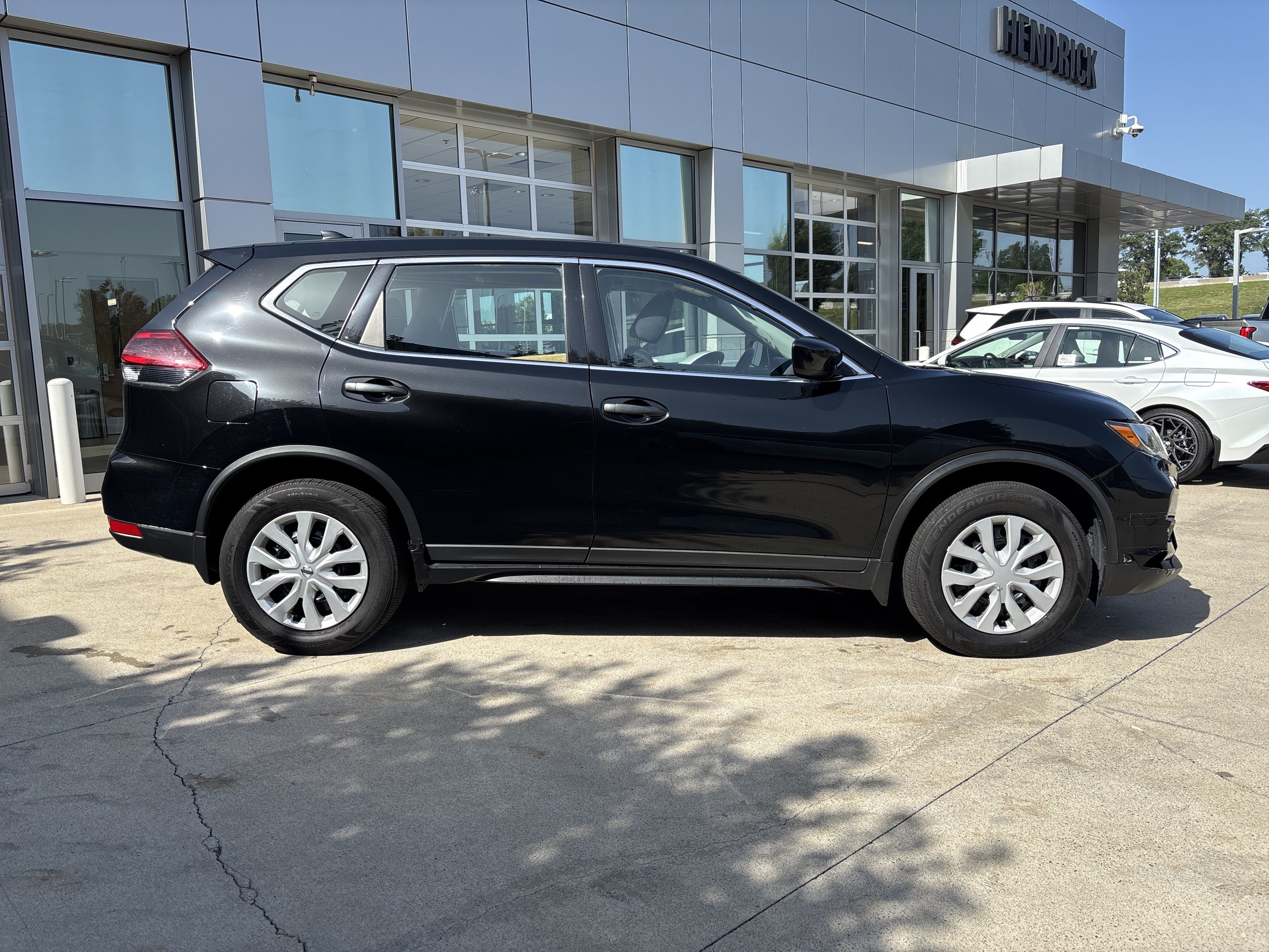 Used 2018 Nissan Rogue S AWD/4WD image 10
