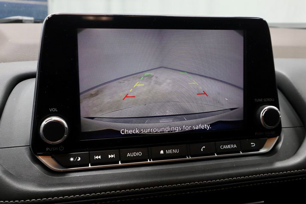 Used 2023 Nissan Rogue SV image 2