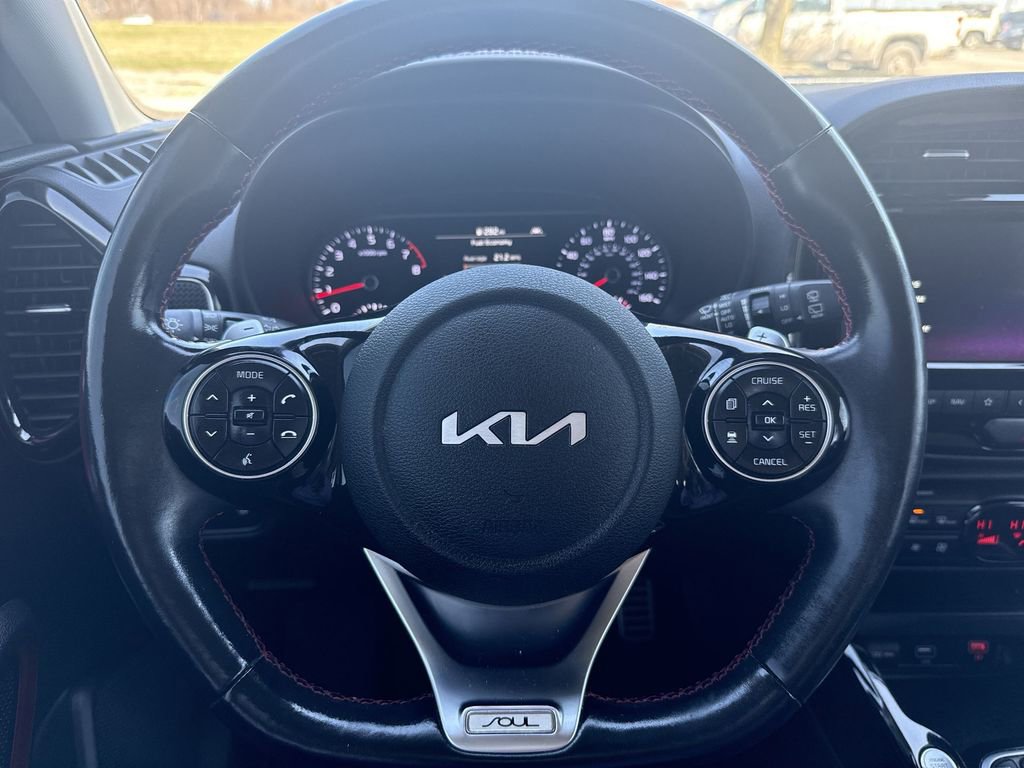 Used 2022 Kia Soul Turbo image 11