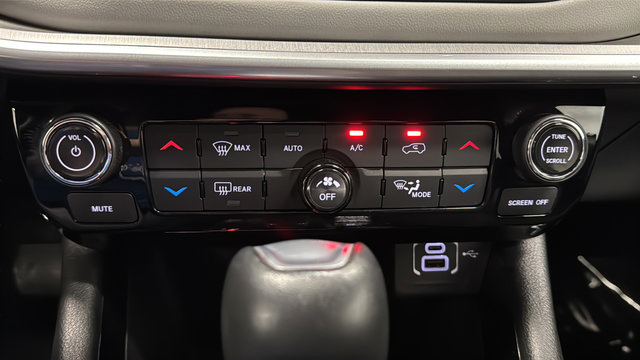 Certified 2025 Jeep Compass Limited AWD/4WD image 16