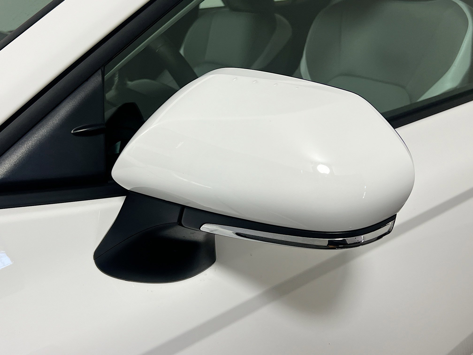 Used 2025 Toyota Camry SE image 12