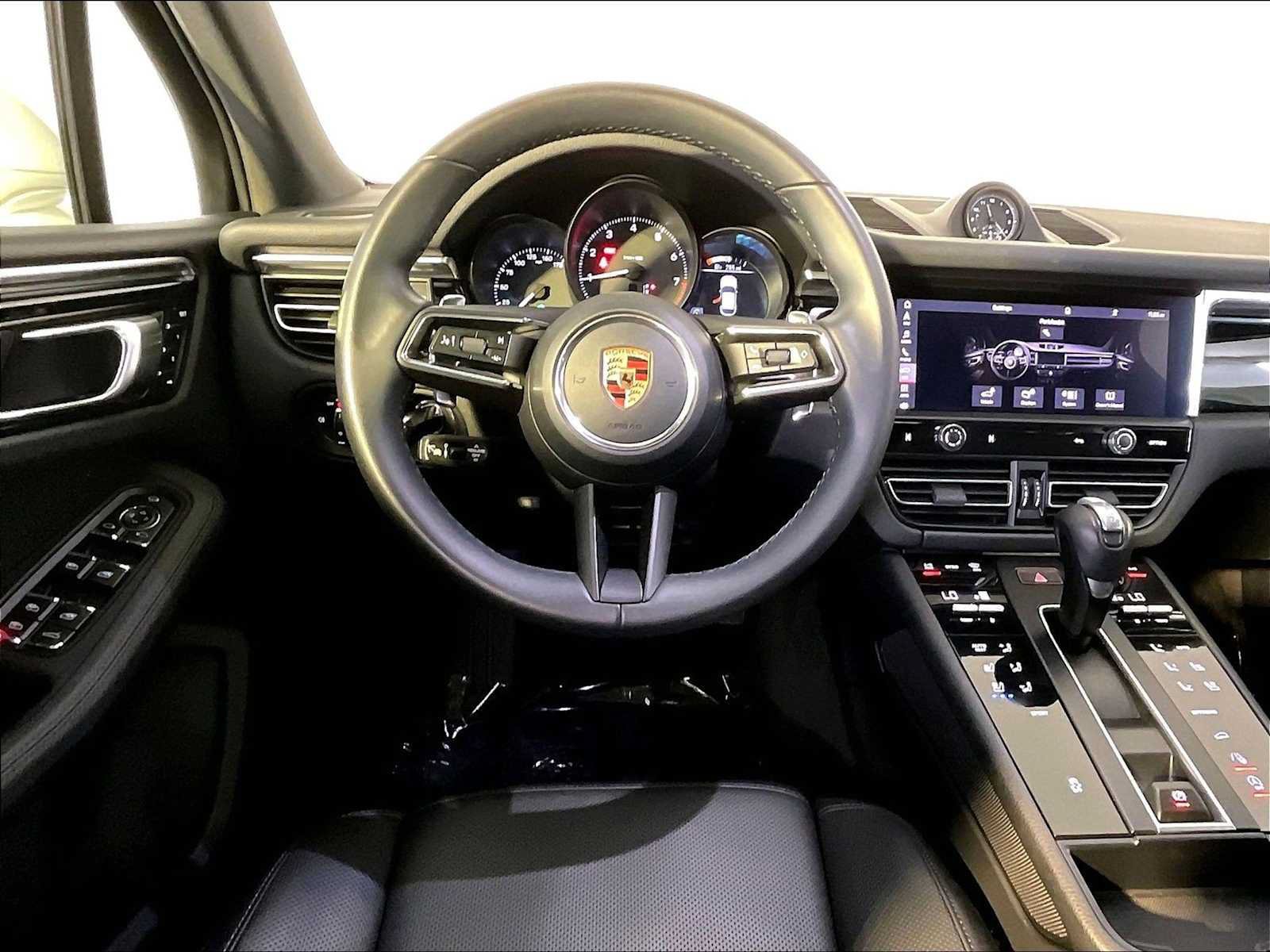 Certified 2023 Porsche Macan AWD/4WD image 13