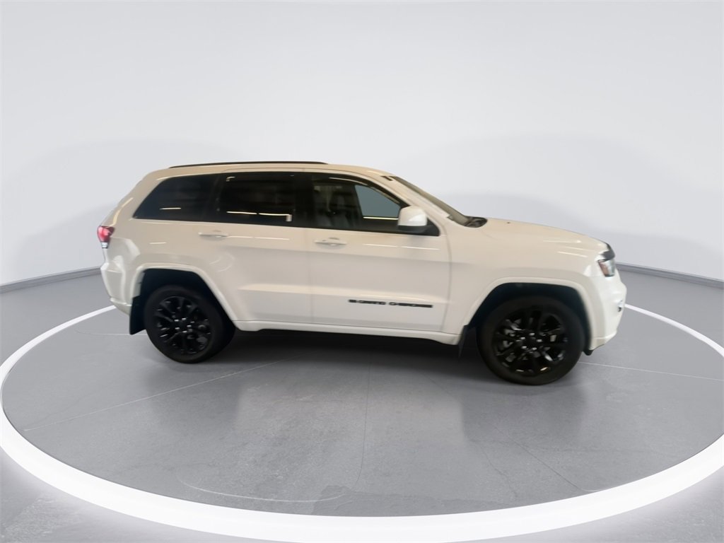 Used 2022 Jeep Grand Cherokee Laredo X image 9