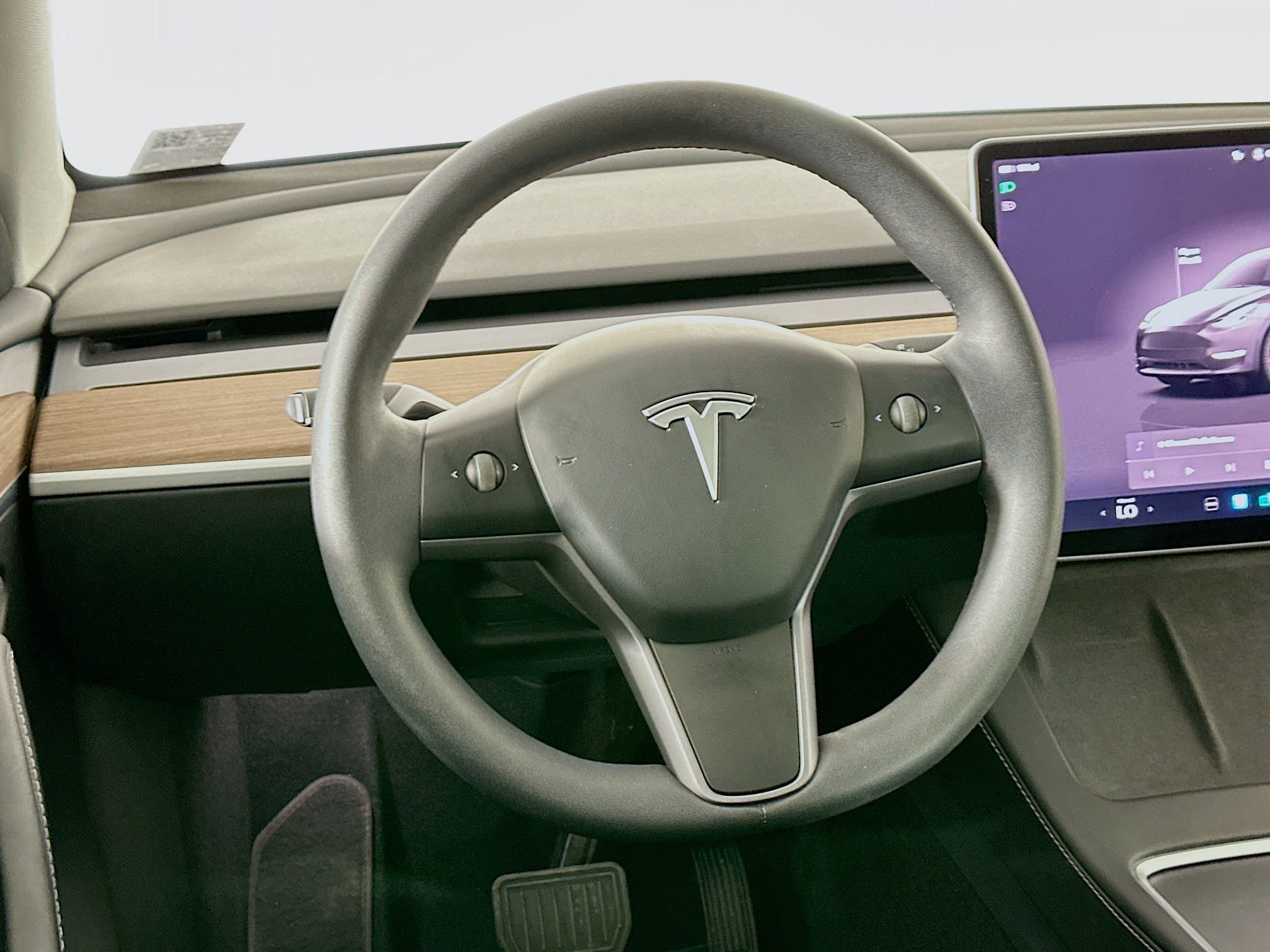 Used 2025 Tesla Model Y Long Range RWD image 17