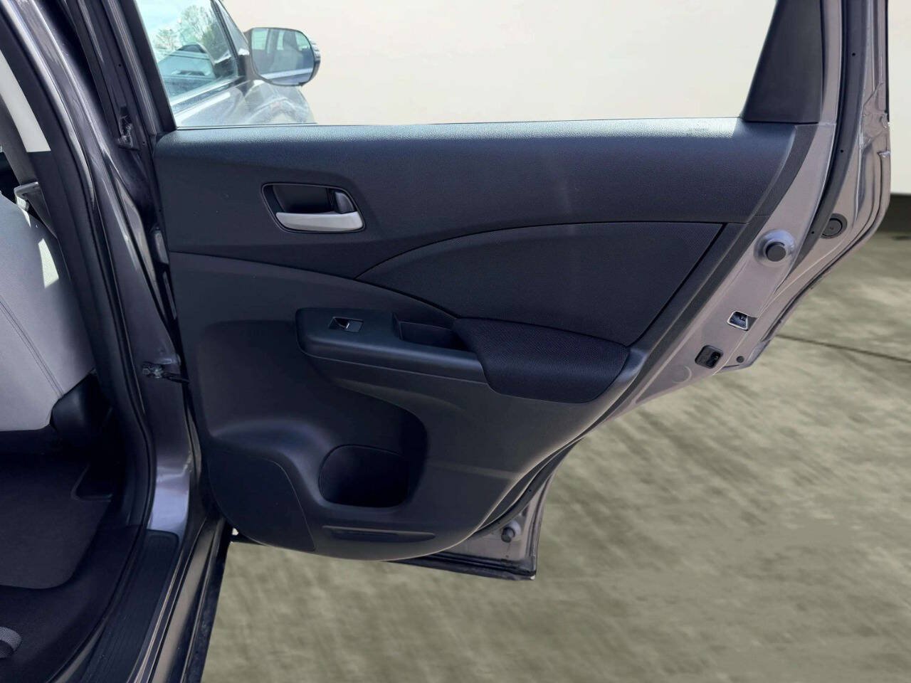 Used 2015 Honda CR-V LX image 28