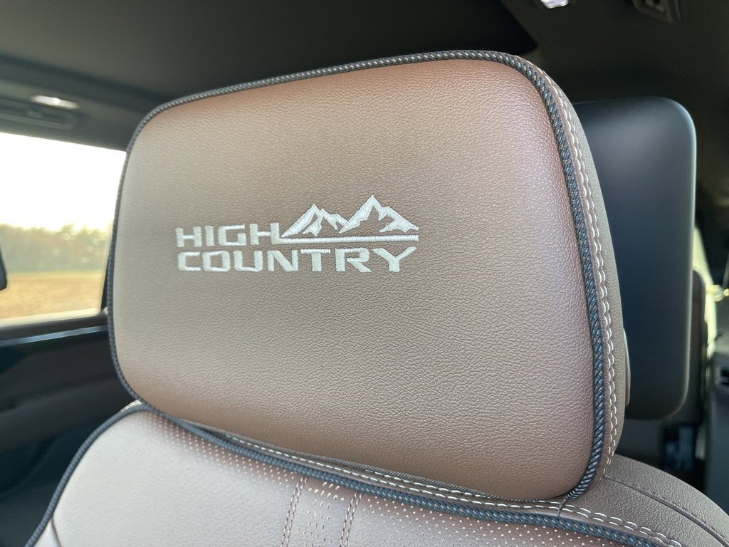 New 2026 Chevrolet Suburban High Country image 12