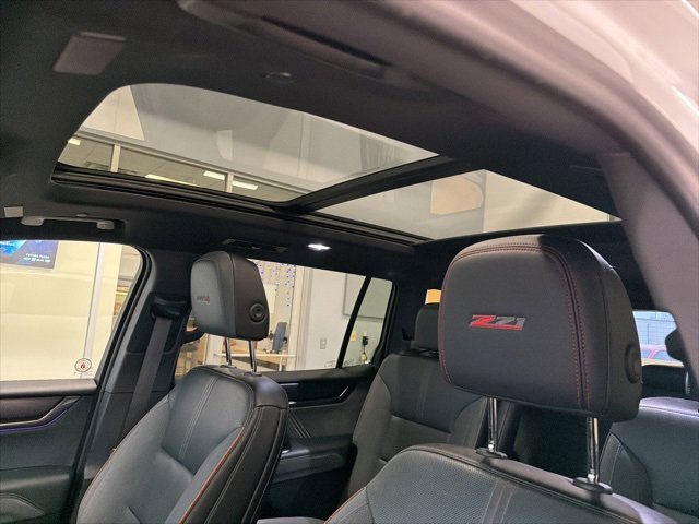 Used 2025 GMC Acadia AT4 image 2