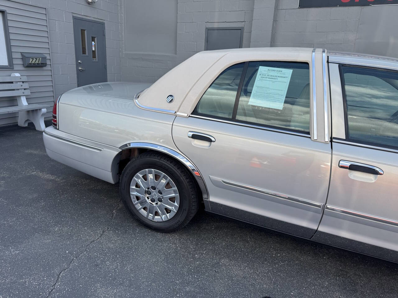 Used 2008 Mercury Grand Marquis GS image 9