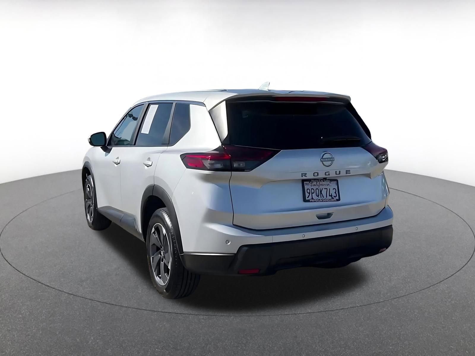 Used 2025 Nissan Rogue SV image 11