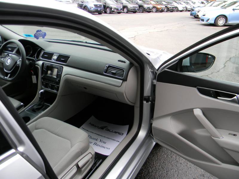 Used 2017 Volkswagen Passat 1.8T S image 21