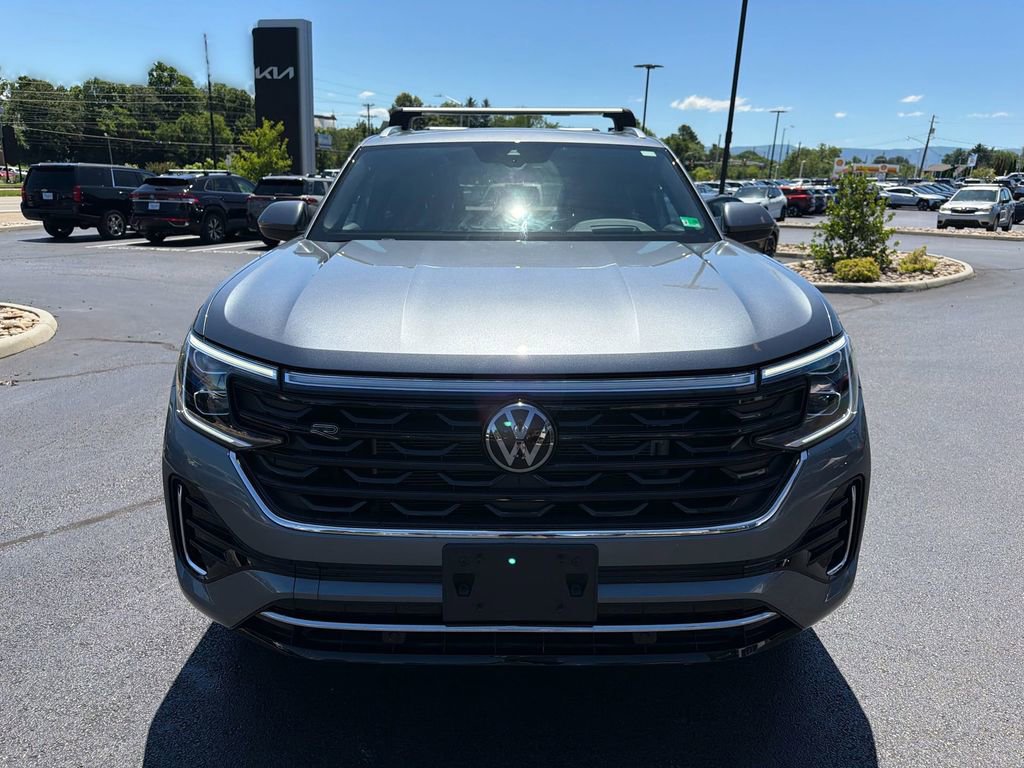 Certified 2024 Volkswagen Atlas Cross Sport SEL R-Line AWD/4WD image 2