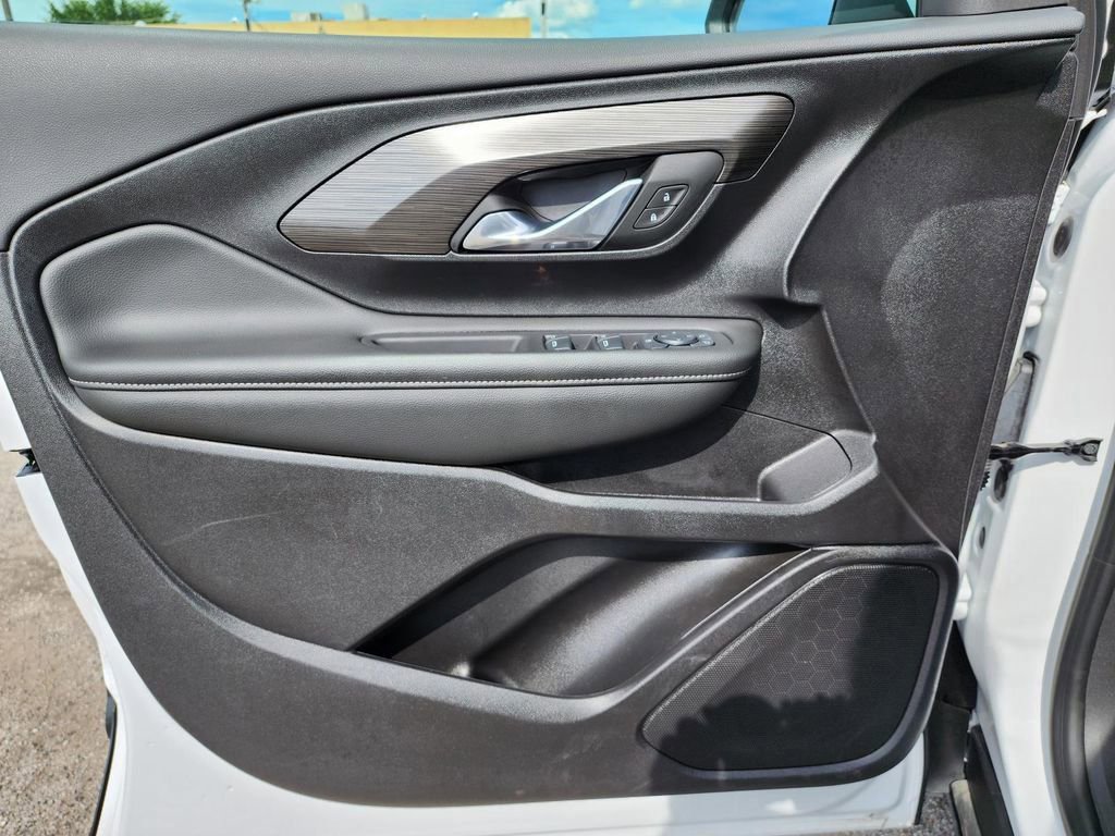 Used 2024 GMC Terrain SLE image 8