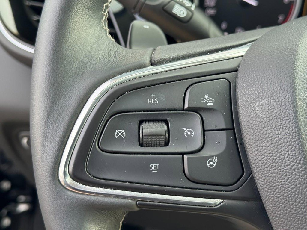 Used 2023 Buick Envision Avenir image 18