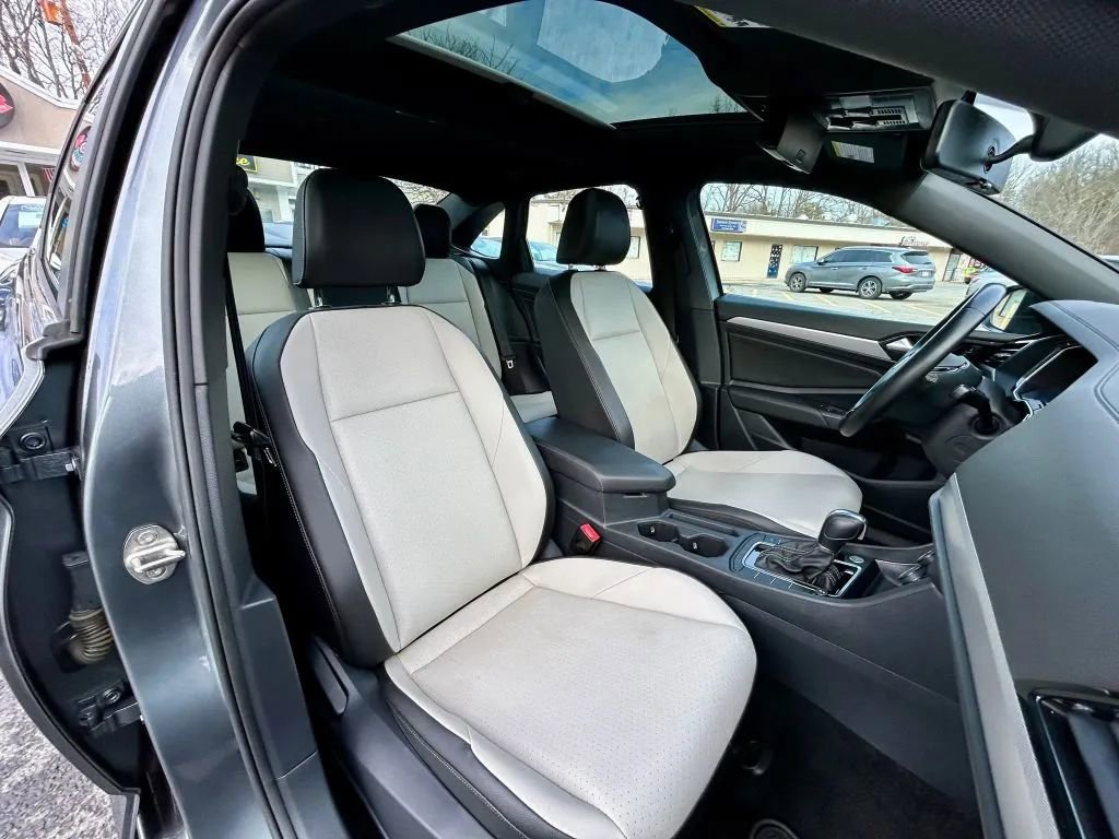 Used 2019 Volkswagen Jetta R-Line image 17