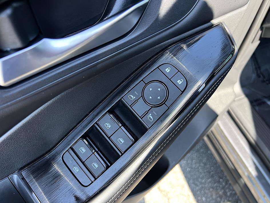 Certified 2025 Nissan Rogue SV FWD image 20
