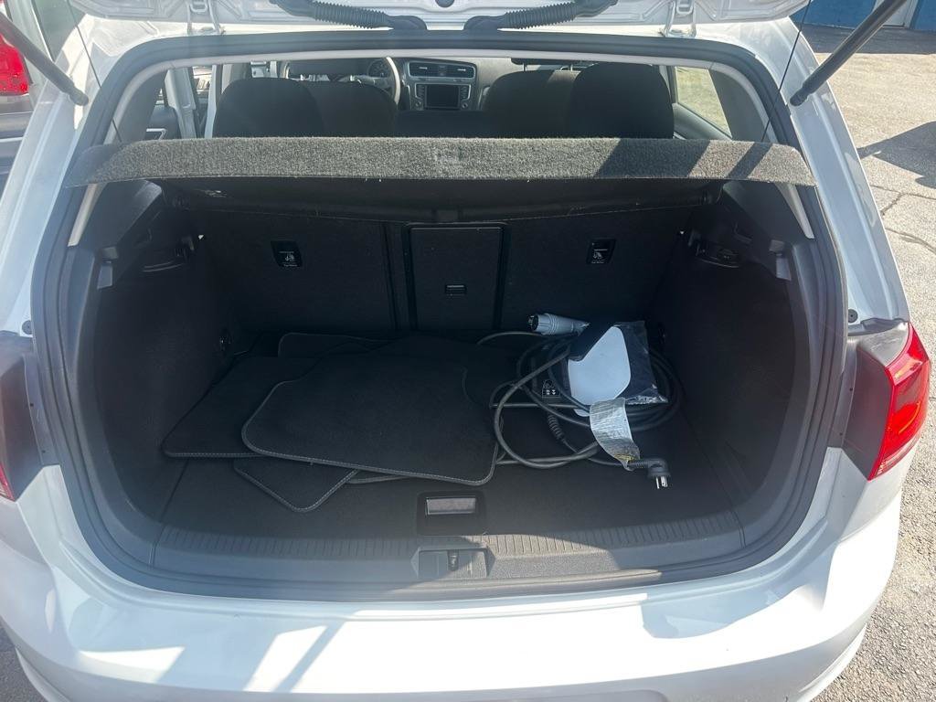 Used 2016 Volkswagen e-Golf SE FWD image 9