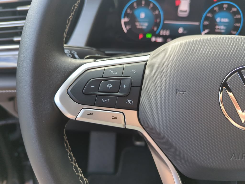 Used 2024 Volkswagen Atlas Cross Sport SE w/ Panoramic Sunroof Package FWD image 21