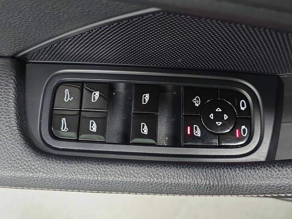 Used 2020 Porsche Panamera image 24