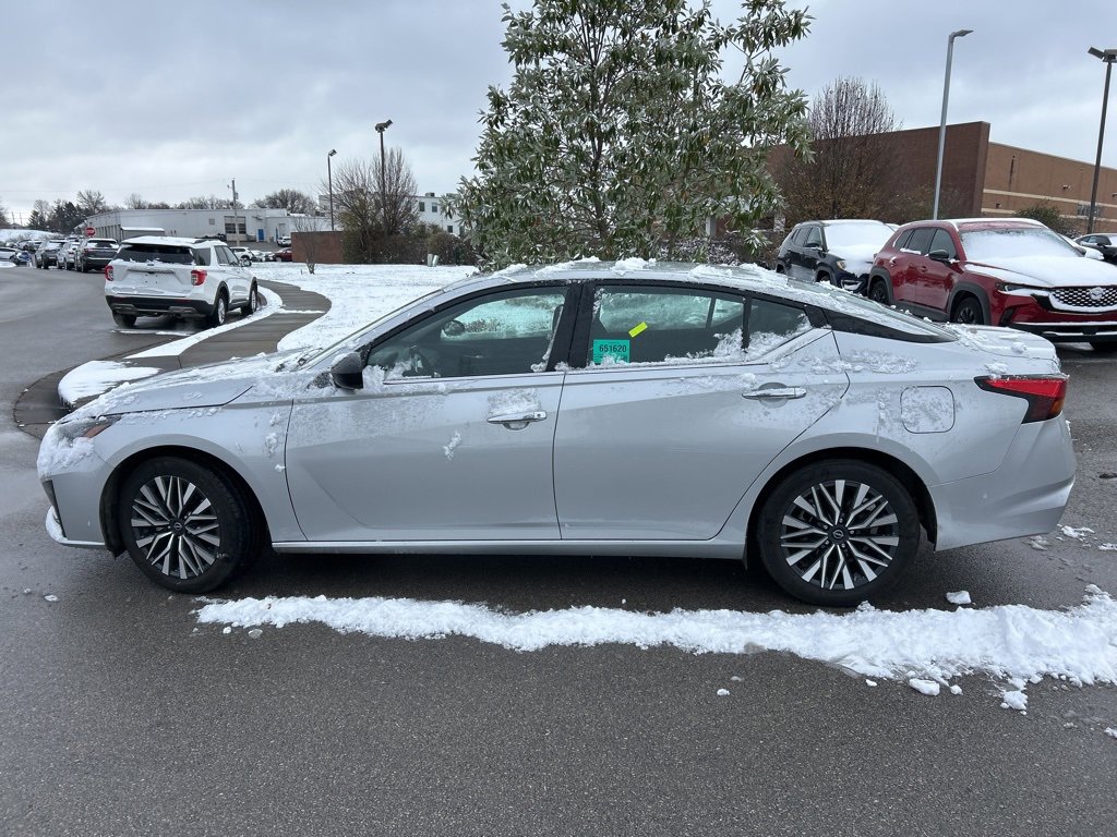 Used 2024 Nissan Altima 2.5 SV image 8