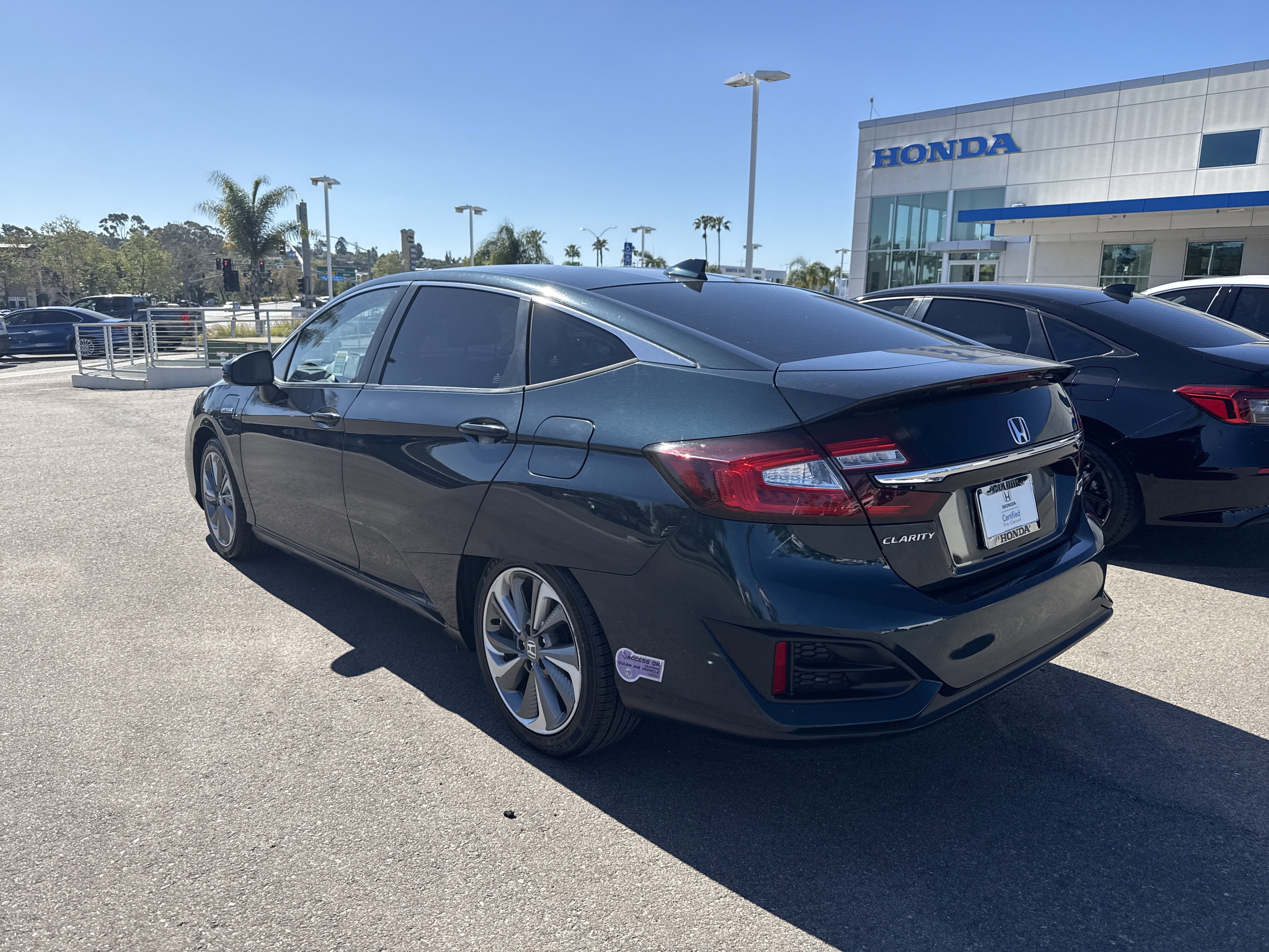 Used 2018 Honda Clarity Touring image 3