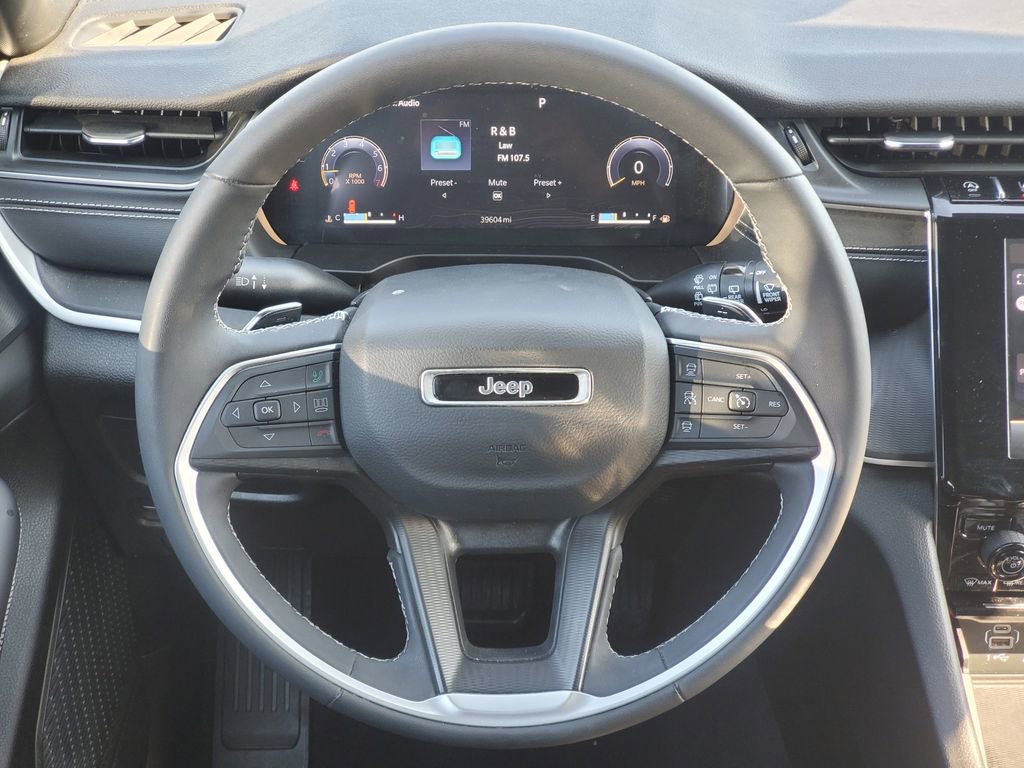 Used 2023 Jeep Grand Cherokee L Laredo image 27