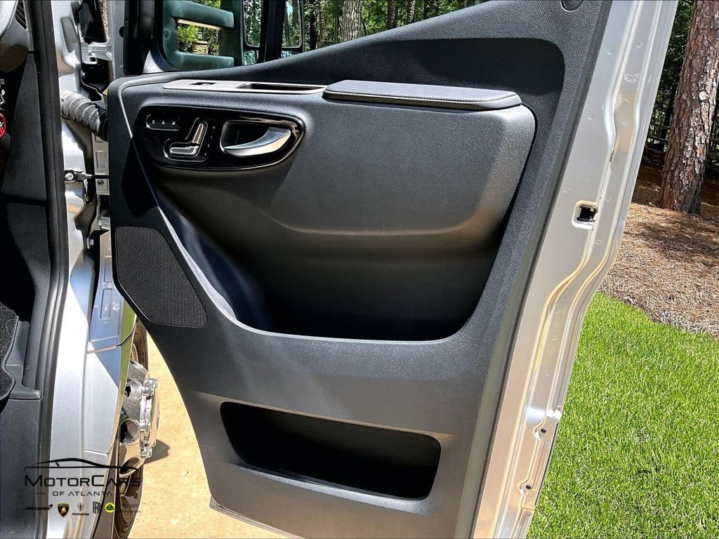 Used 2023 Mercedes-Benz Sprinter 4500 image 19