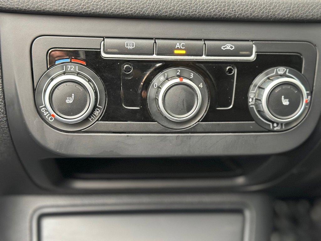 Used 2011 Volkswagen Tiguan S image 20