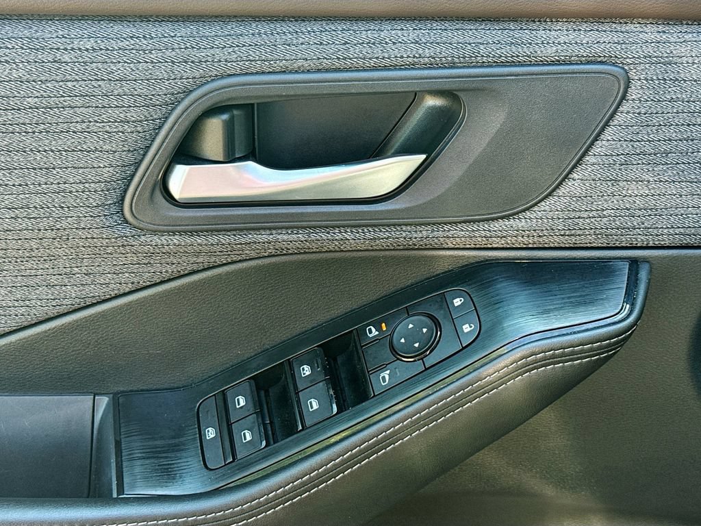 Certified 2023 Nissan Rogue SV FWD image 18