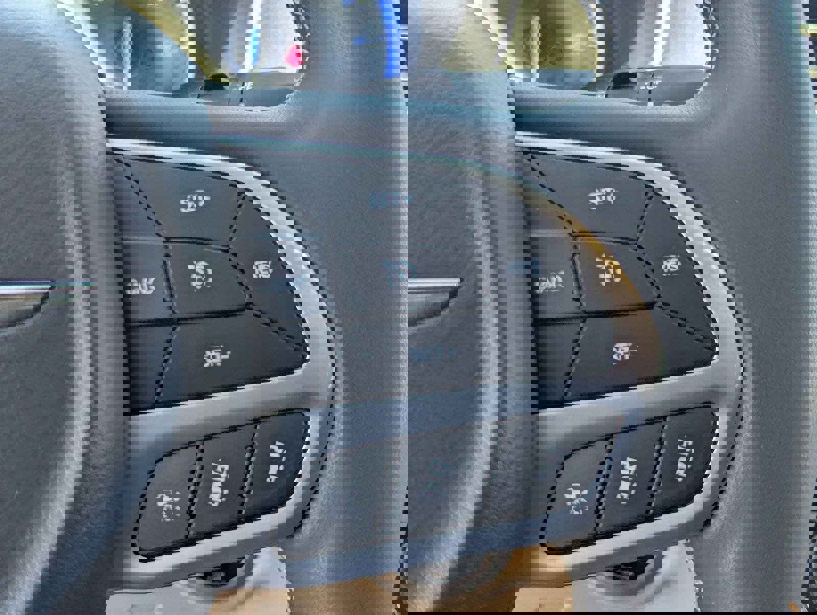 Used 2023 Chrysler Pacifica Touring-L image 26