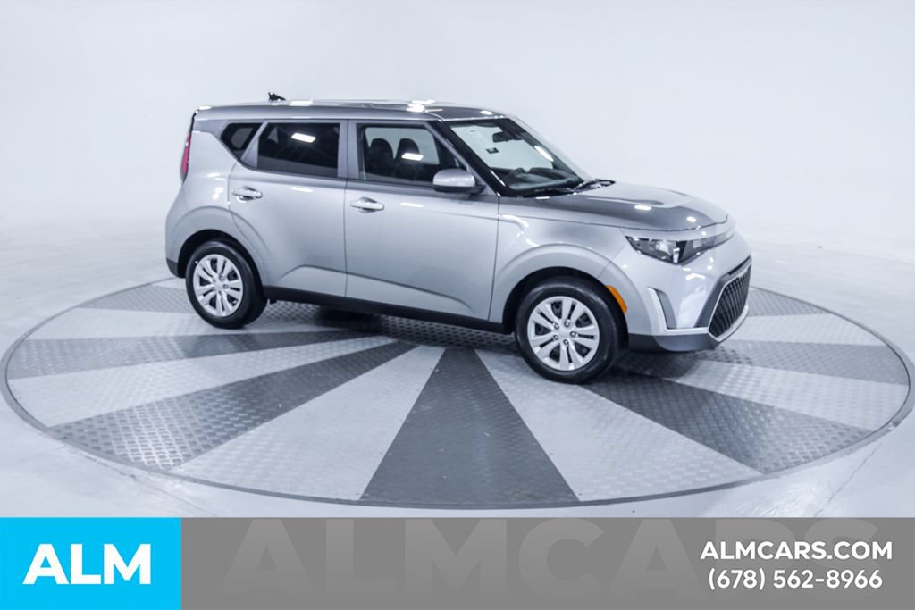 Used 2025 Kia Soul LX FWD image 13