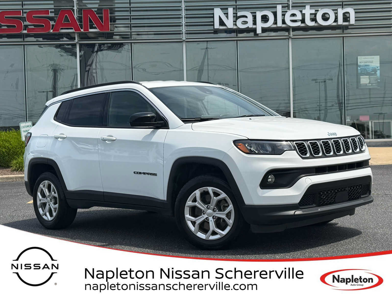 Used 2024 Jeep Compass Latitude AWD/4WD image 1